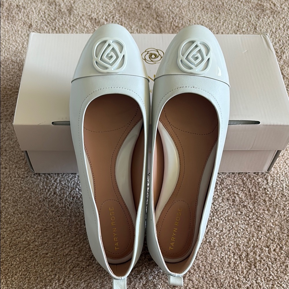 Taryn Rose White Flats with Rounded Toe and Decorative Flower New in Box!